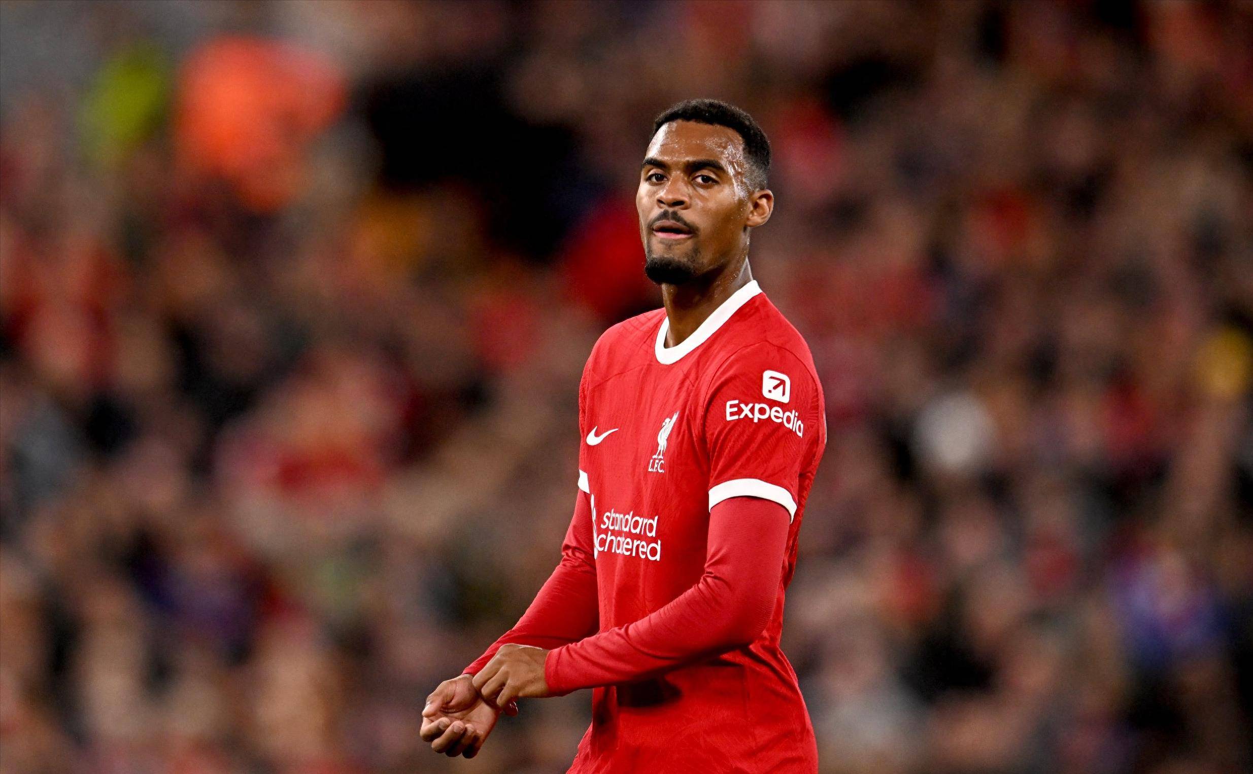 利兹联考虑签下RB莱比锡中卫（利兹联有意引进莱比锡红牛中卫）