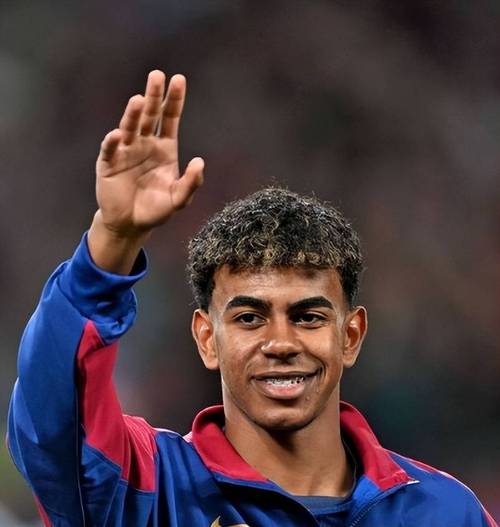 埃迪-豪：作为一名足球运动员，伊萨克是不可思议的（埃迪·豪：伊萨克是一名令人难以置信的球员）