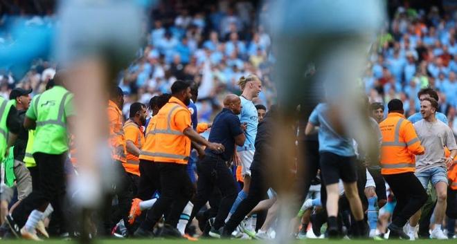 世体：巴萨仍考虑签格里马尔多；坎塞洛、穆尼奥斯也愿意加盟