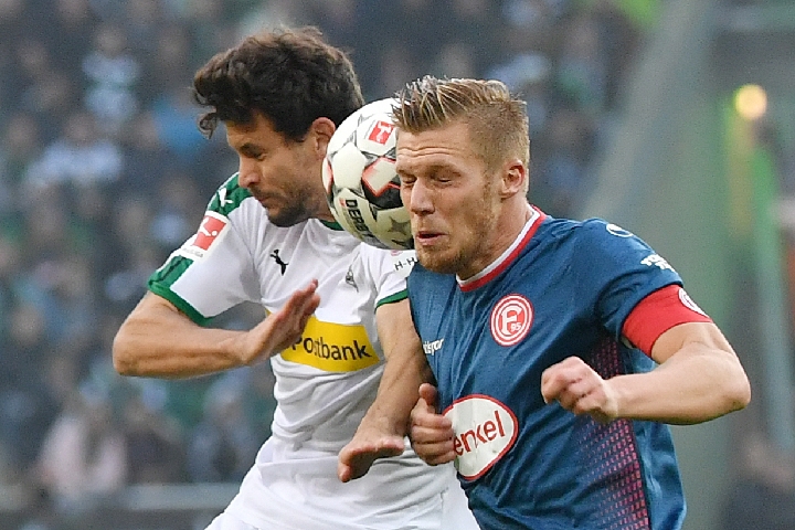 美记：保罗·乔治在场76人每百回合防守效率提升11.2分