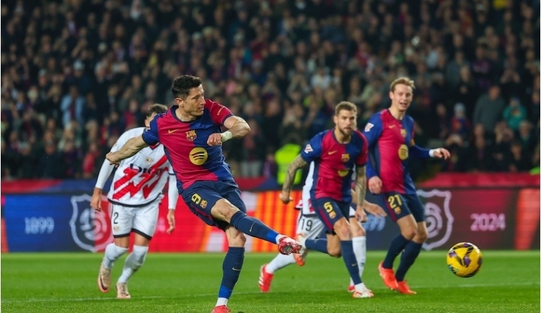 曼联狂丢21球暴露防守隐患，明夏抢免费英超铁卫！阿莫林欲签嫡系