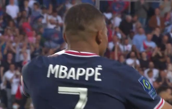 汉斯-弗里克对巴萨室内足球队的惊喜访问（汉斯-弗里克惊喜造访巴萨五人制球队）