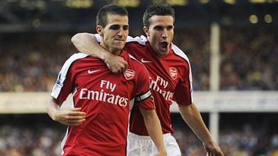 马菲奥向镜头做5比2手势 嘲讽皇马5比2不敌巴萨（马菲奥对镜比出5-2手势，讥讽皇马5-2不敌巴萨）