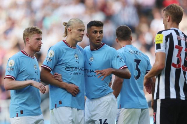 记者：德温特想踢欧冠，他依然优先考虑加盟国米