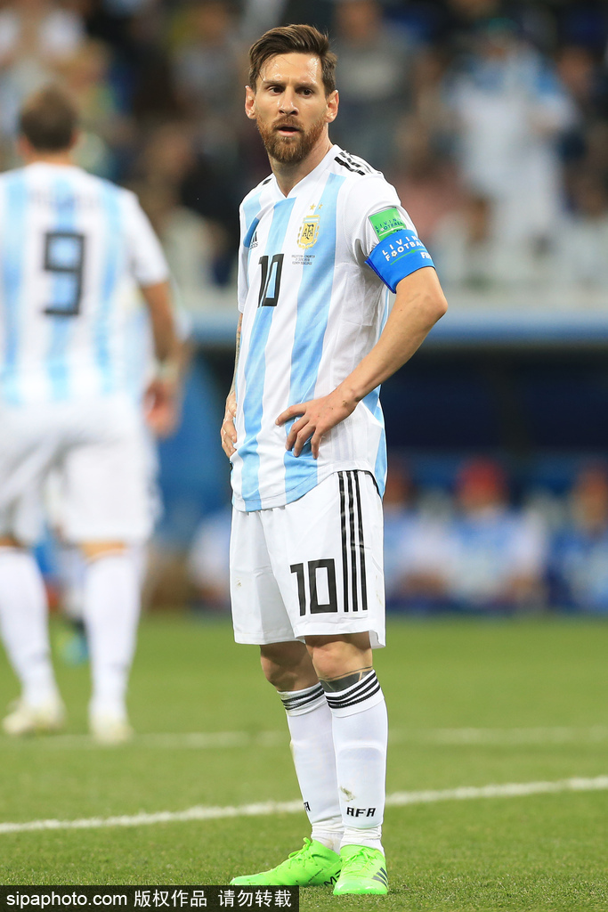 蓝军出手！天空体育：切尔西正努力签下前巴萨前锋罗克（天空体育：切尔西加紧推动签下前巴萨射手罗克，蓝军已正式出手）