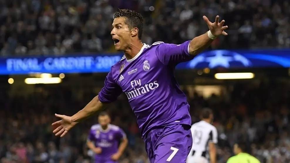 樊振东乒乓球欧冠首秀完胜，之后做出简约版C罗庆祝动作“Siu”（樊振东欧冠乒乓首秀横扫取胜，赛后做出简化版C罗“Siu”庆祝）