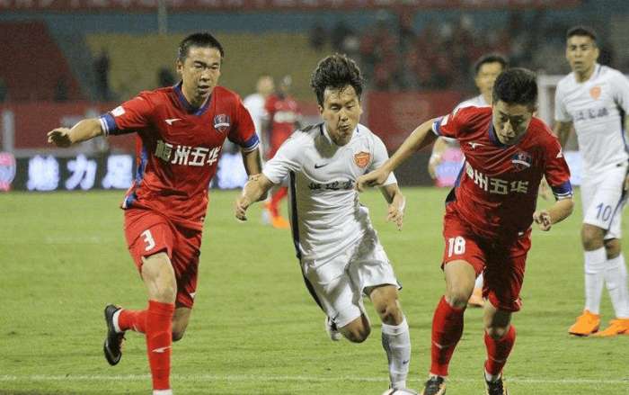 阿森纳在阿斯顿维拉的惊险失利使得争冠形势更加复杂